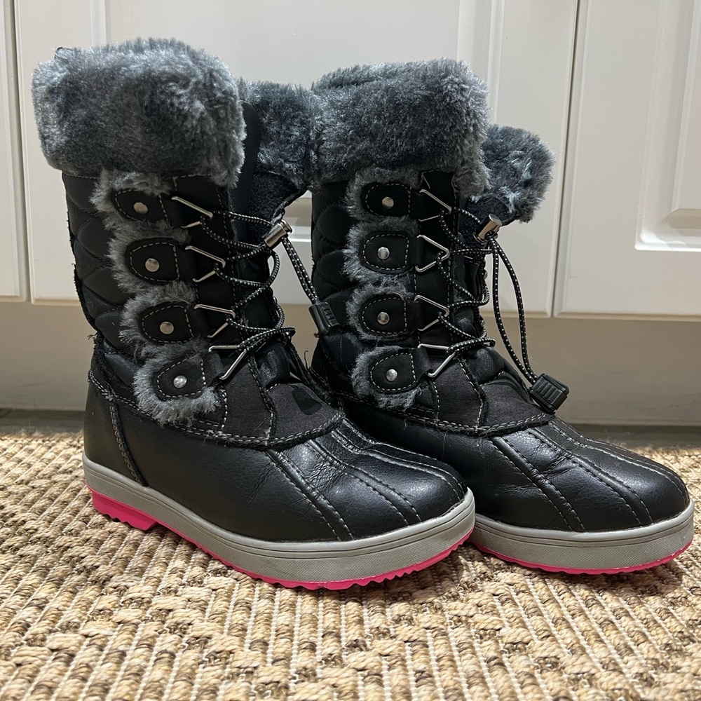 Girl’s Winter Boot - Khombu Reyes - Black w/ Pink Detail - Size 2